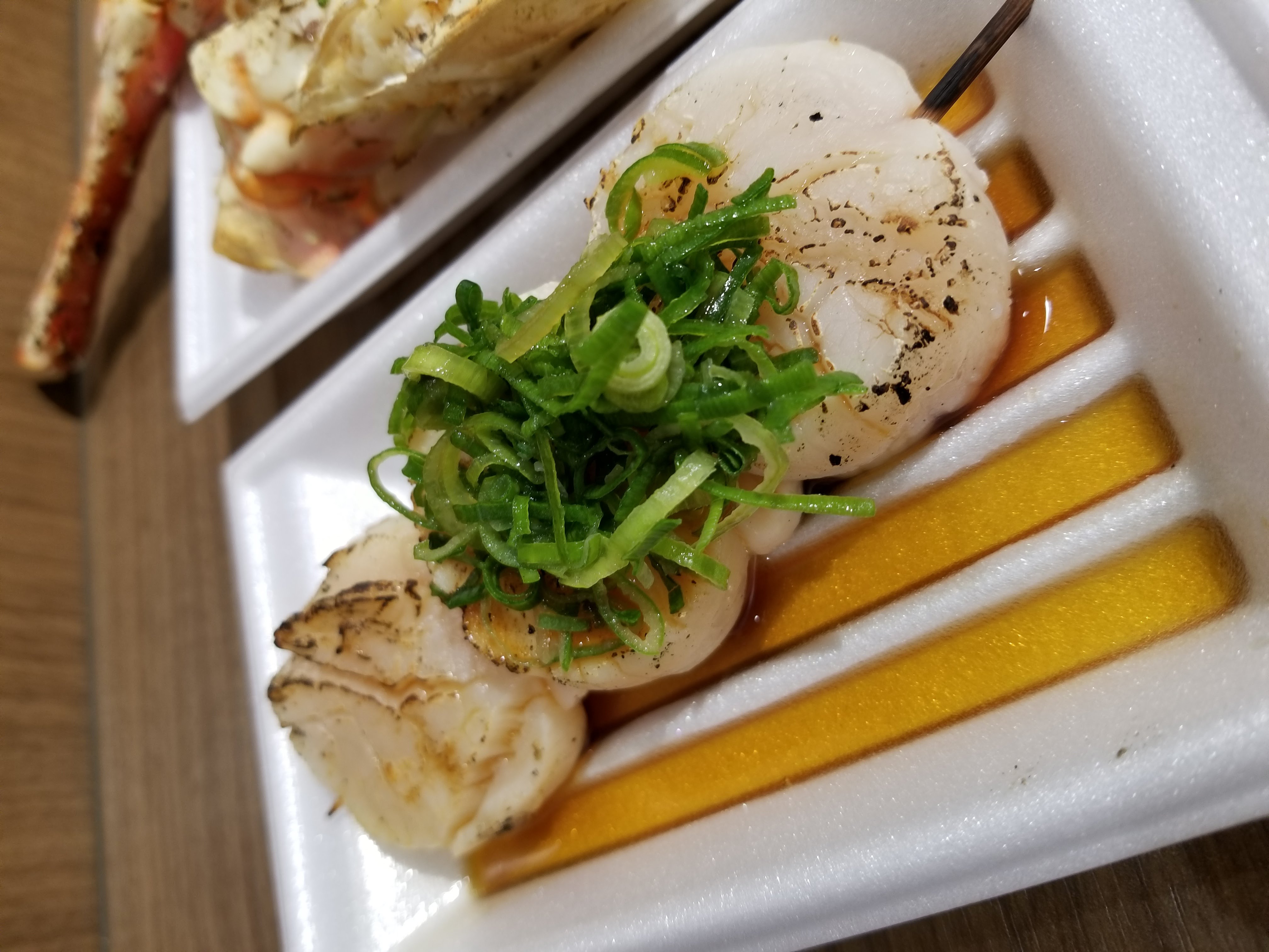 Grilled scallops with green onion